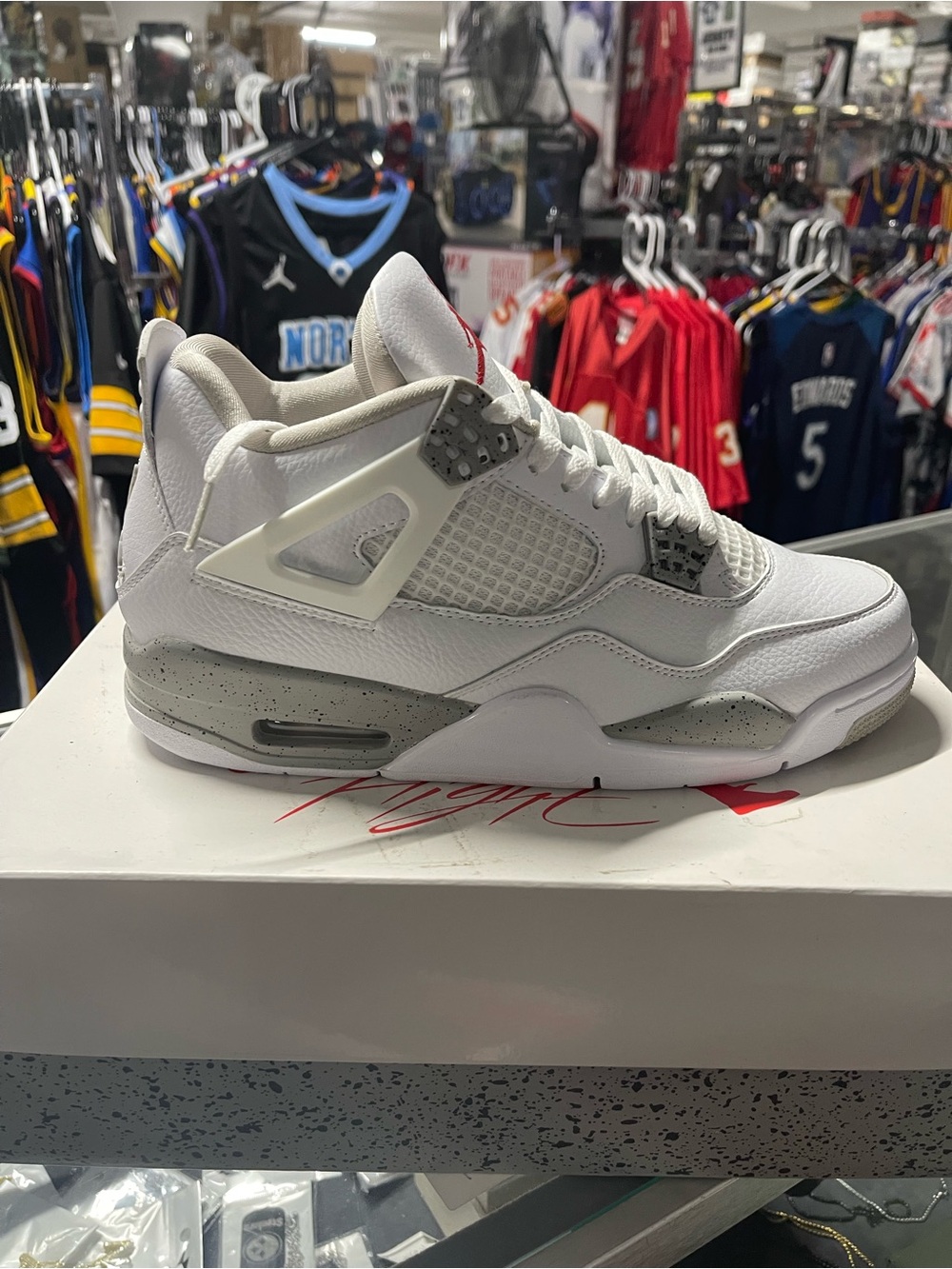 Mens Jordan Retro 4 White Oreo Size 9.5.